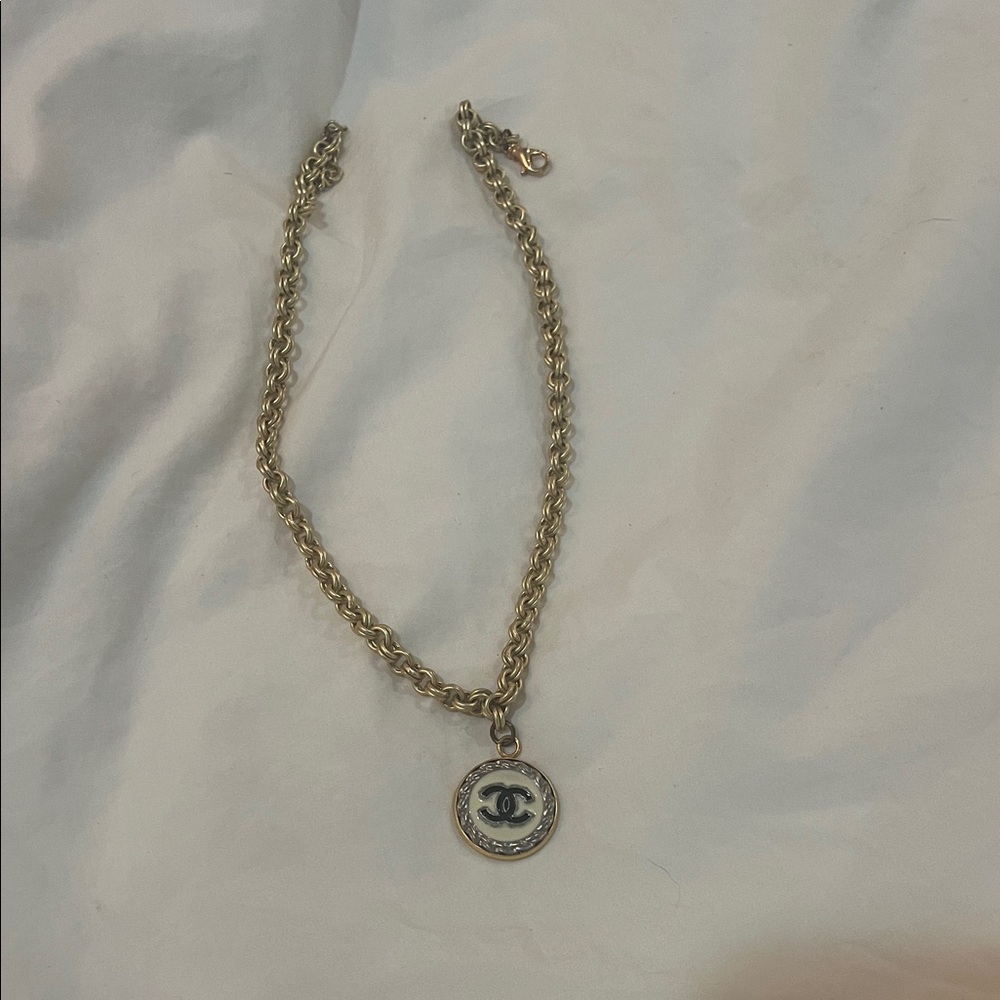 Gold Chain Necklace with Pendant